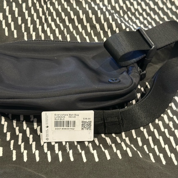 Lulu Lemon Everywhere Black Belt Bag - Picture 3 of 6